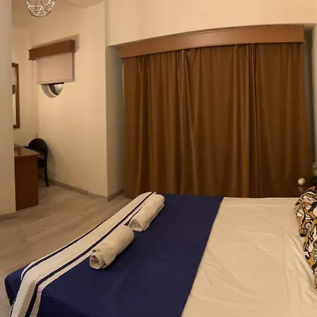 Venetian Walls Apartment *
