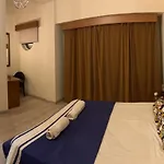 Venetian Walls דירה *